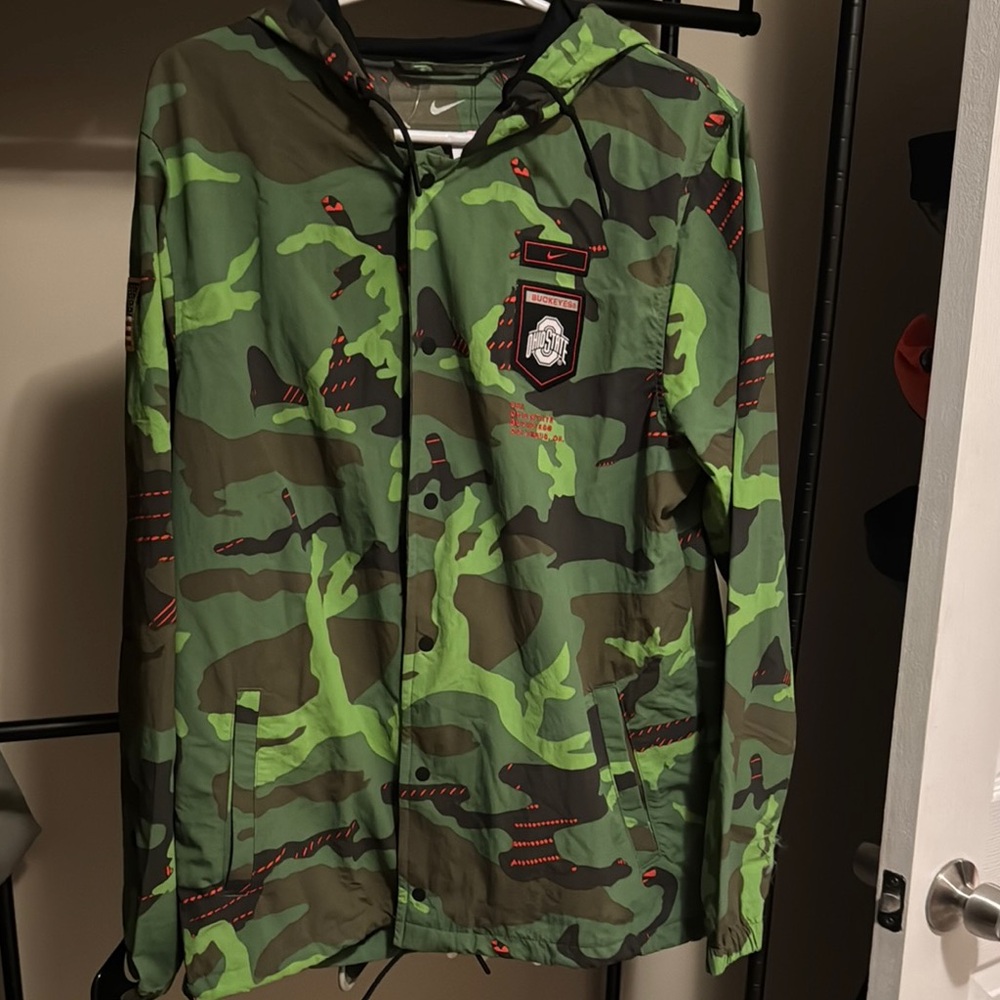 Nike Green and Brown Raincoat Rugged Outdoor Essential